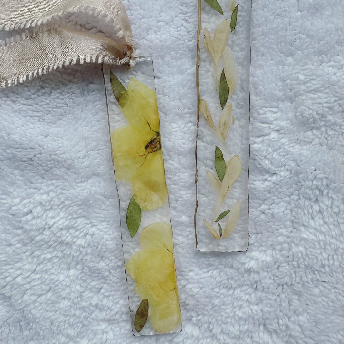 Bookmark with custom flowers