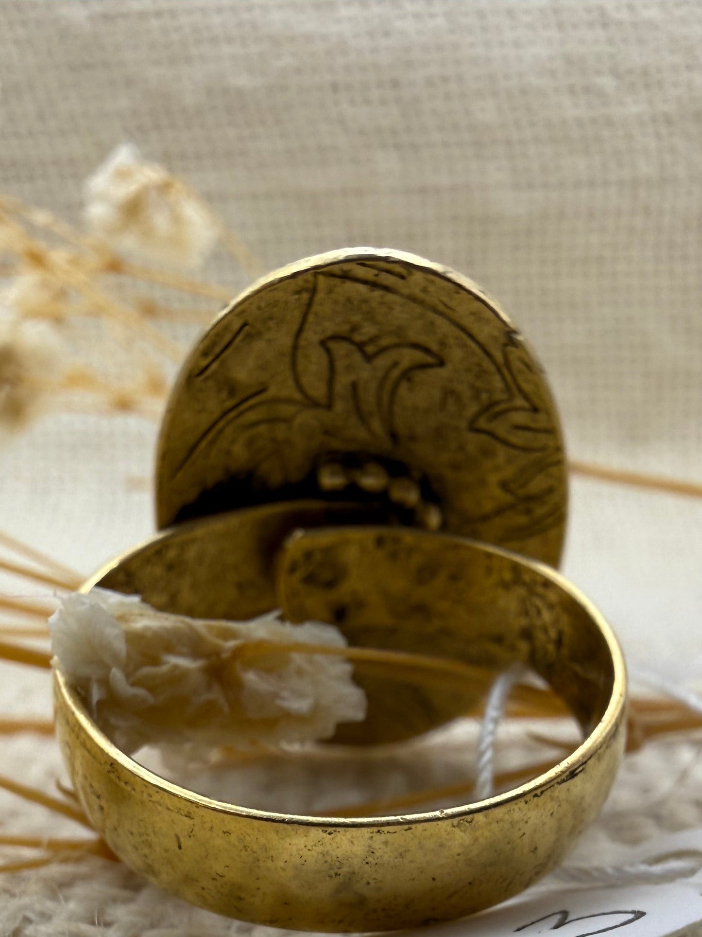 Fern Ring, Oval: Specimen 005