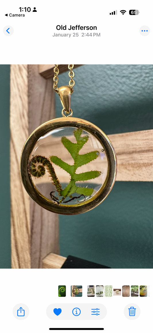 Circle pendant with custom flowers