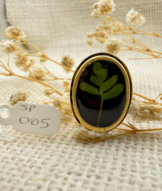 Fern Ring, Oval: Specimen 005