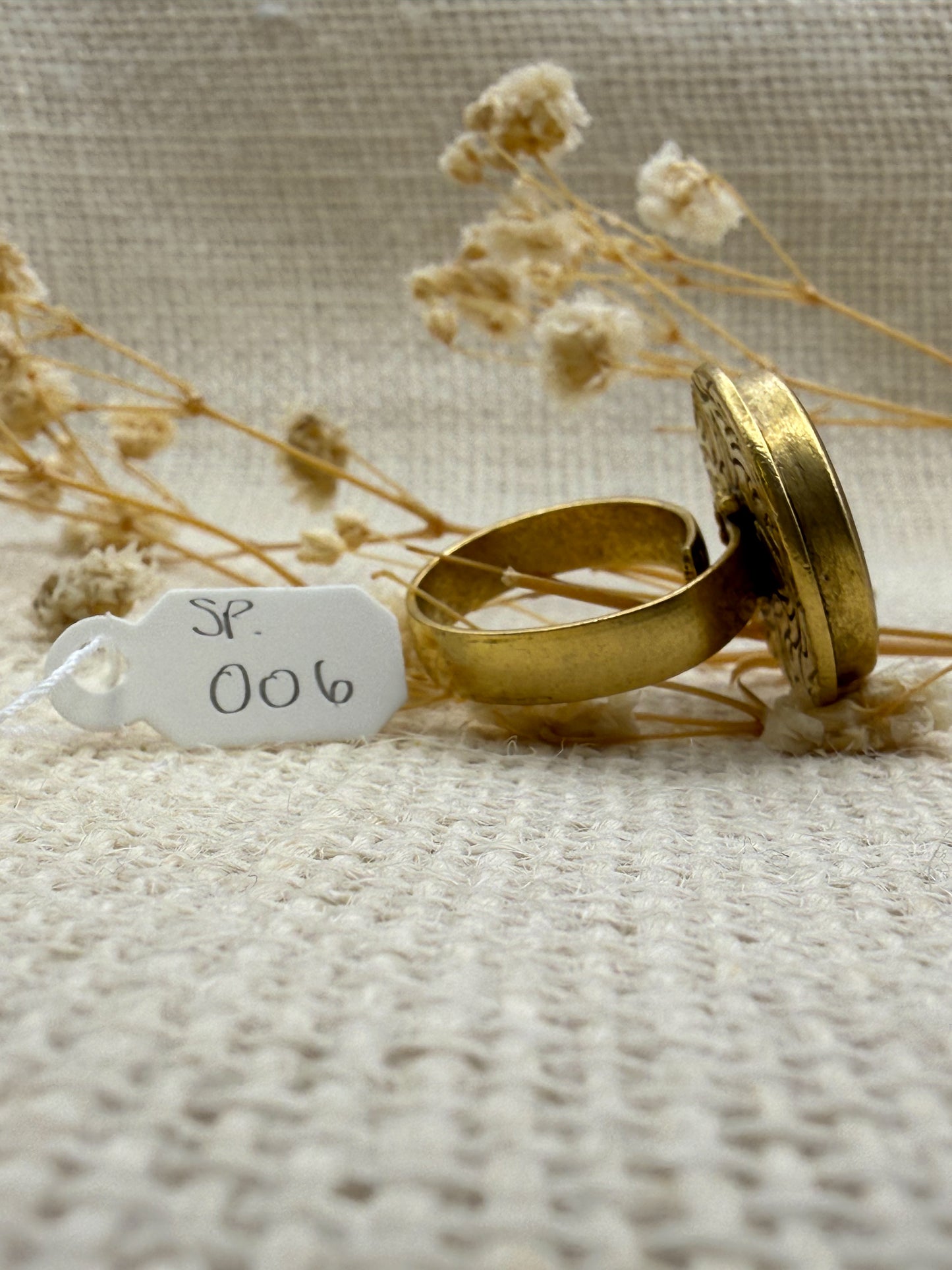 Fern Ring, Round: Specimen 006